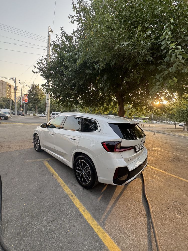 Bmw BMW iX1 eDrive 25 L Full Oq Elektir БМВ М_Пакет