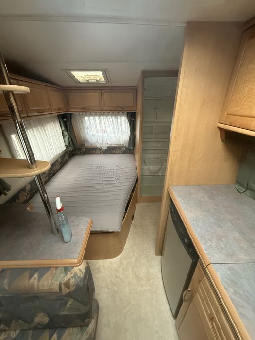Rulota Hobby Exclusive 440,an 1998,4 pers,fransbed,cadita dus,dus
