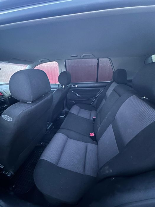 Vând Volkswagen Golf 4