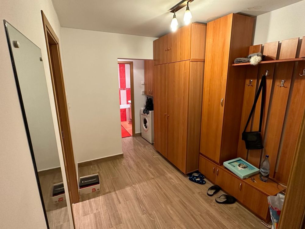 Inchiriez apartament cu doua camere !