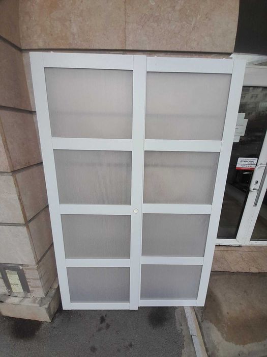 Гардероб Ikea с плъзгащи се крила. Отлично състояние.