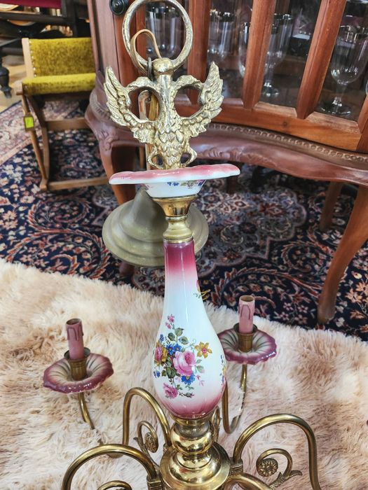 Порцеланов полилей с флорална декорация и месингови елементи