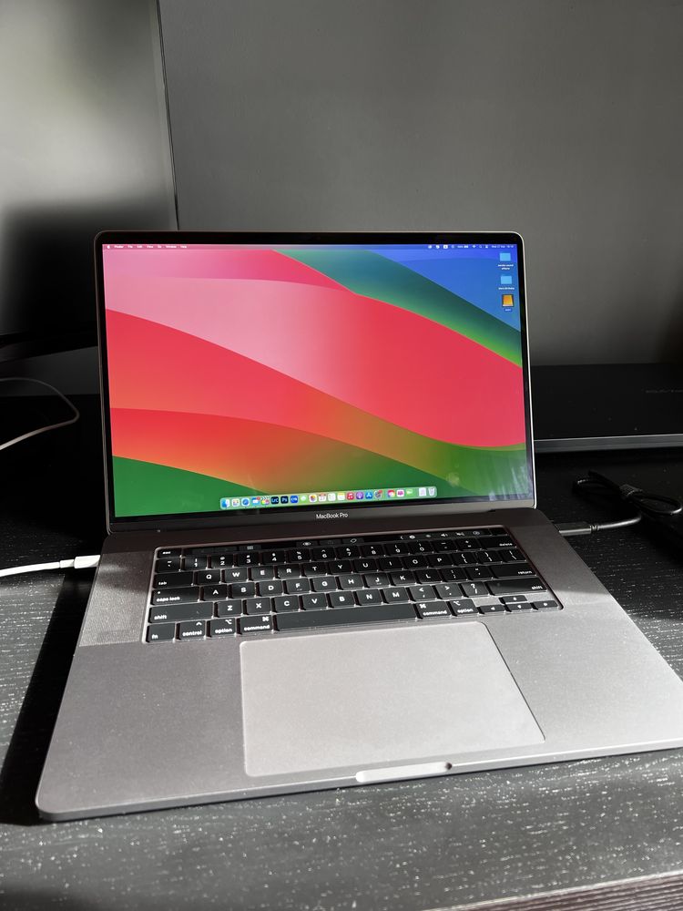Macbook Pro 16 2019 i7 16gb RAM 512gb SSD - 12 cicluri