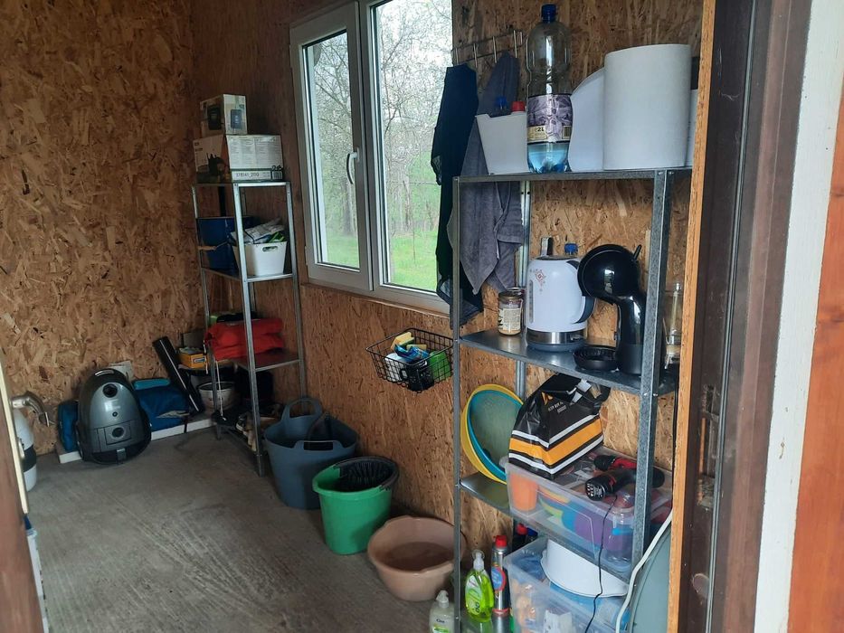 Vand 2500 mp teren intravilan cu cabanuta locuibila Prahova, utilitati