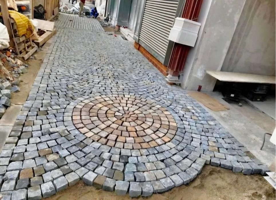 Vând piatră cubică de pavaj istoric și montez