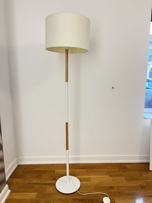 Lampadar alb cu lemn