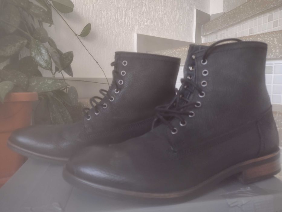 Ghete negre  inalte numarul 42