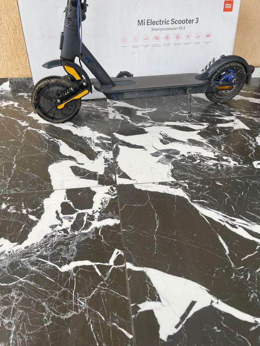 Vând trotinetă electrică xiomi mi 3 urgent