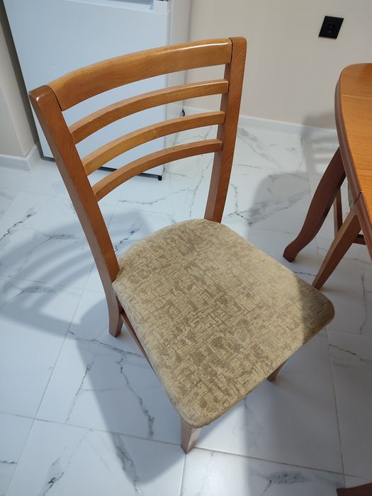 Разтегателна маса с 4 стола