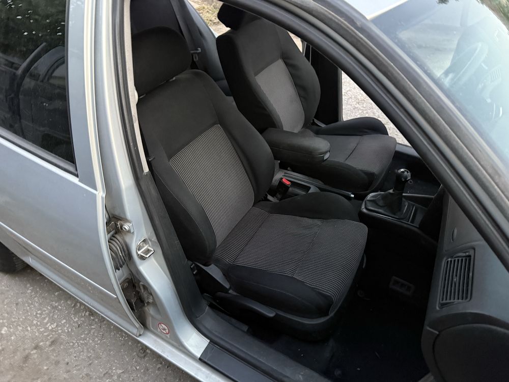 Vw Golf -На Части