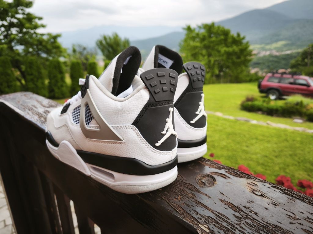 Air Jordan 4 military black
