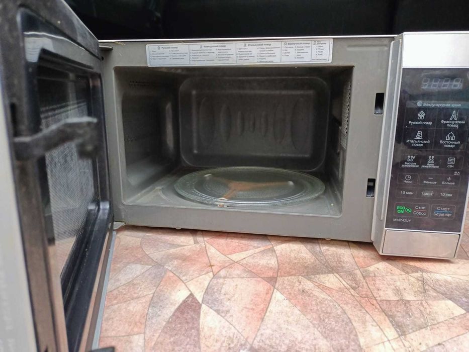 Продам рабочую микроволновую печь.