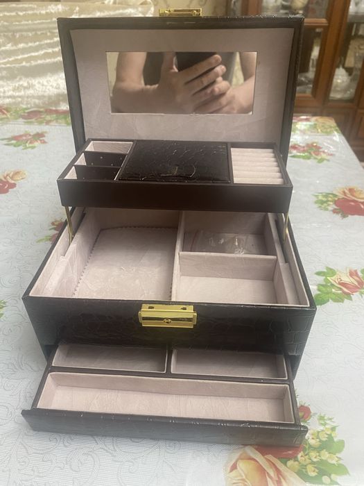 Продается шкатулка  для украшений