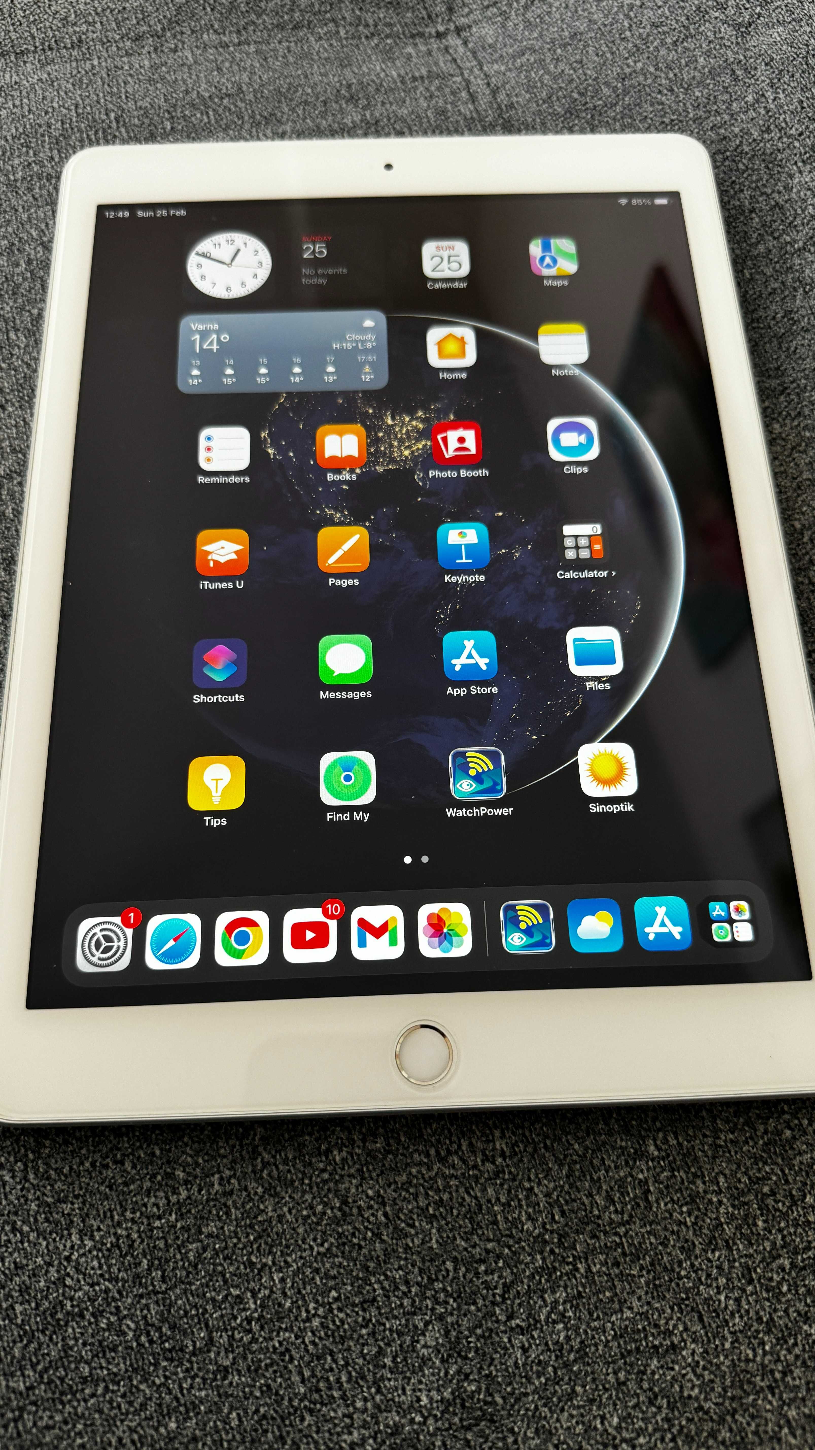 iPad 5th Gen 9.7" 32 GB Model A1822