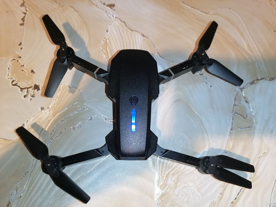 Продавам дрон с камера ЗА ЧАСТИ!
