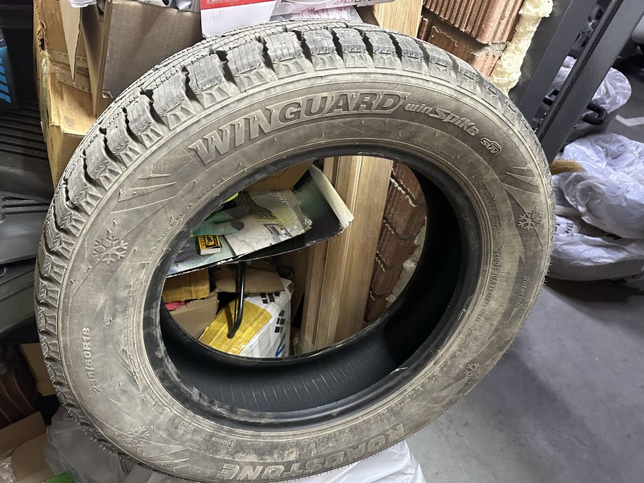 Продам зимнею шипованную резину