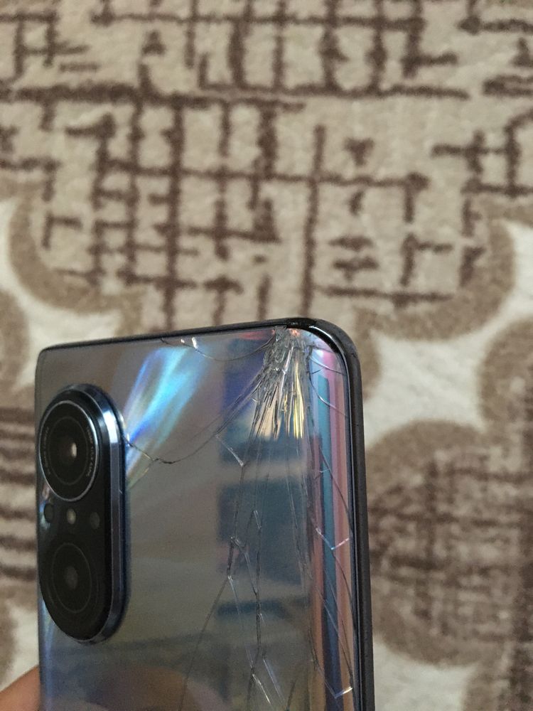 Продавам Huawei Nova 9 SE