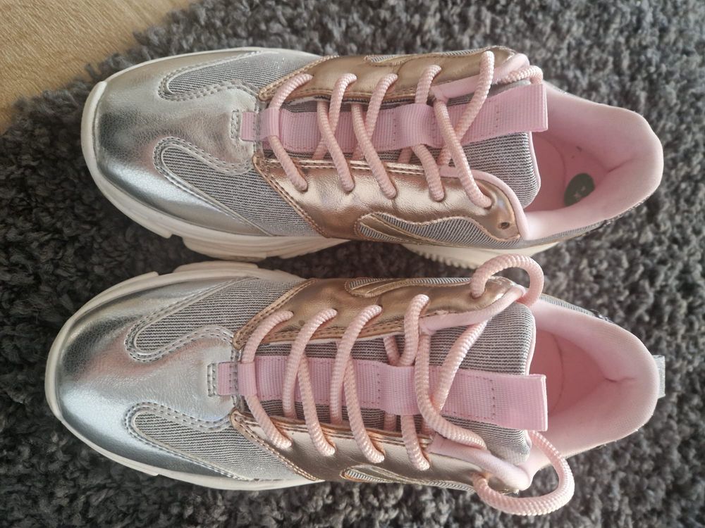 Adidai Steve Madden