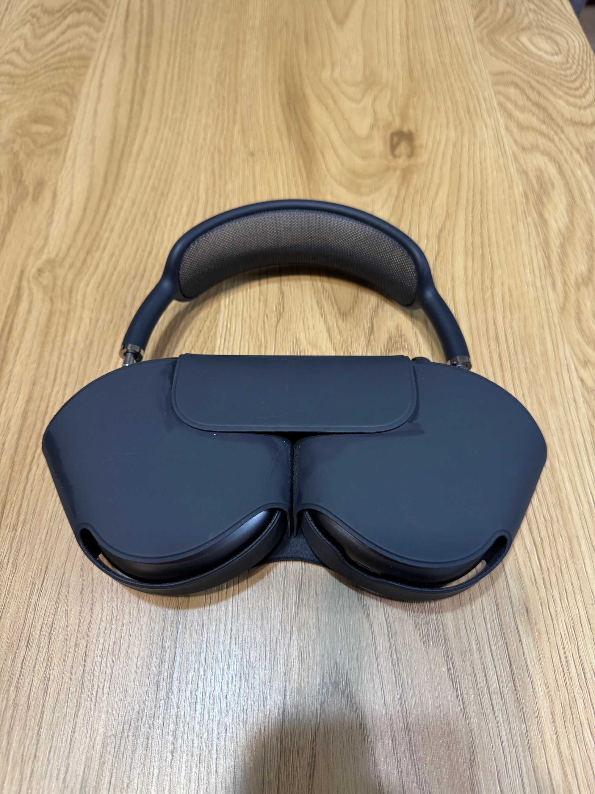 AirPods Max, Lightning port