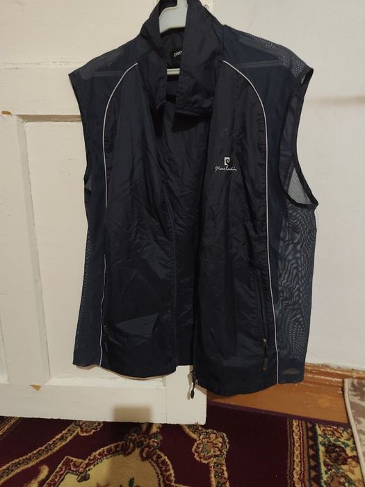 Продам мужскую безрукавку