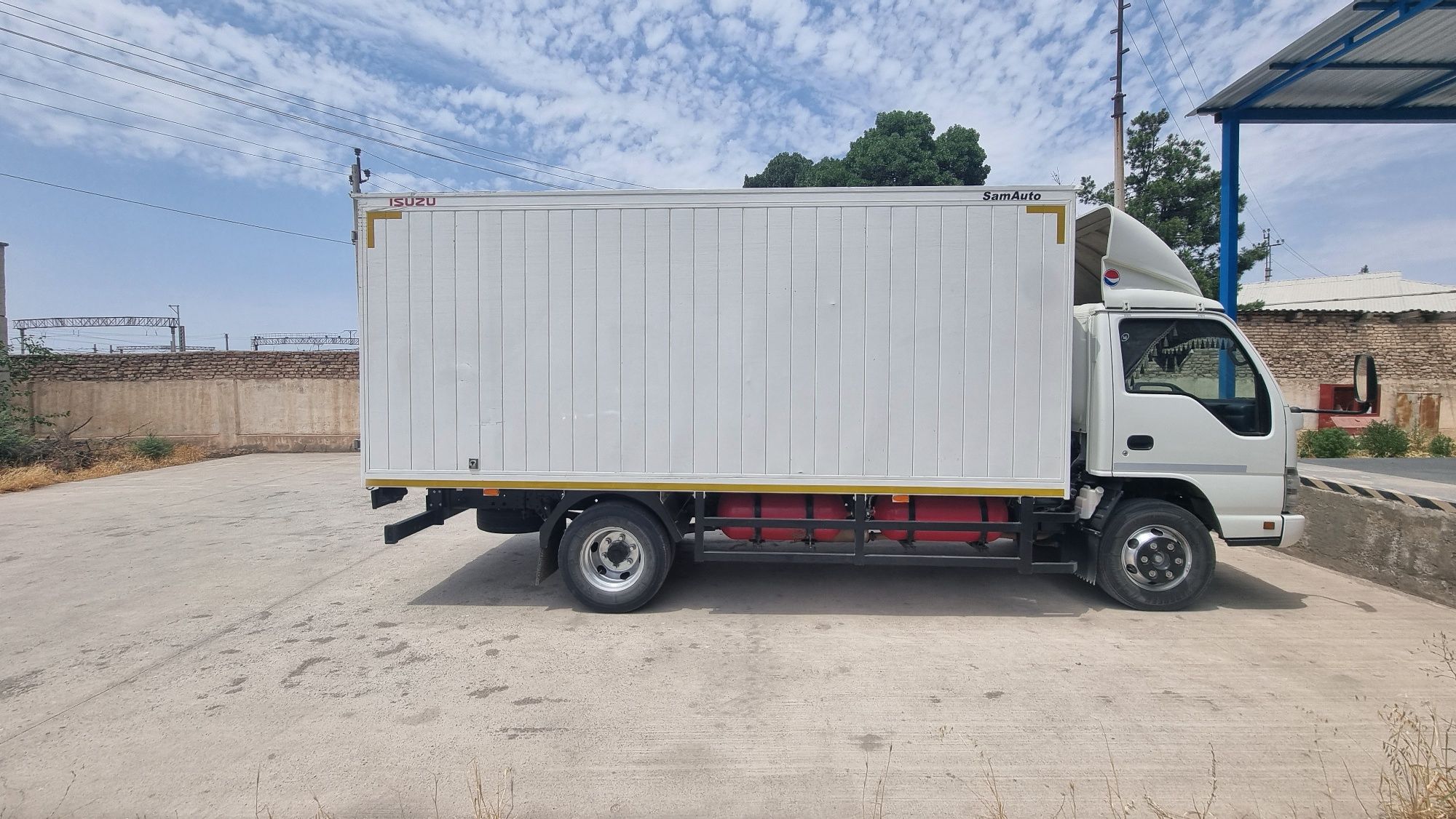 Isuzi NQR 71 PL 5t 2022yil