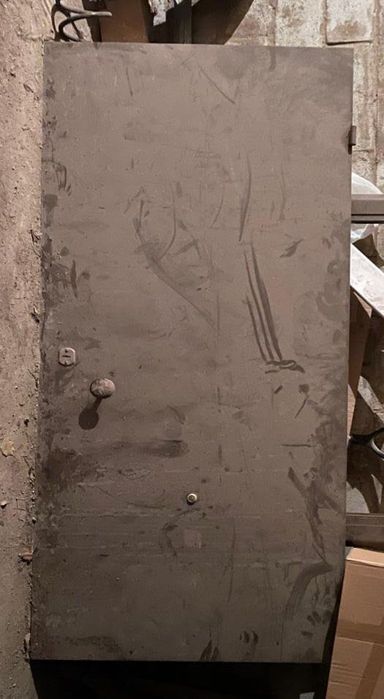 Железные двери с рамой