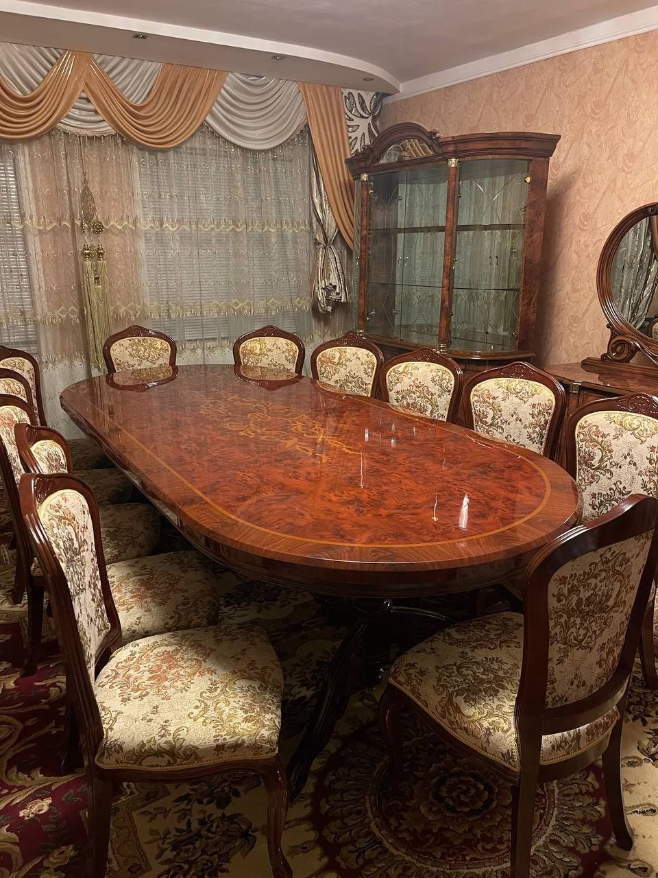 Сервант и комот.