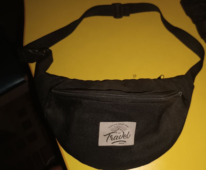Удобная поясная сумка–почти не использовалась