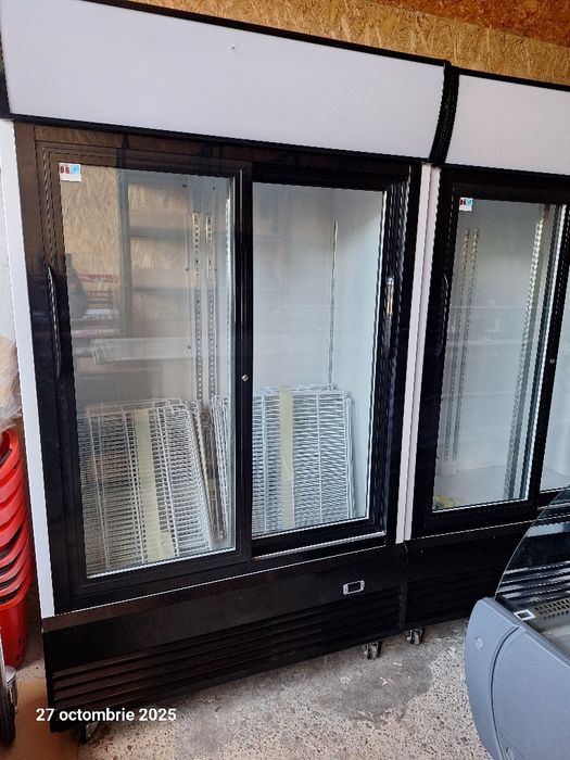 Vând vitrine frigorifice si de băuturi si de mezeluri