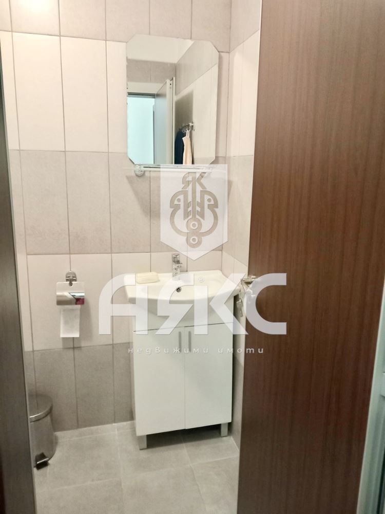 Двустаен апартамент в кв. Люлин 9