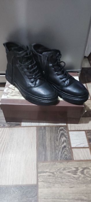 Продам зимние кожаные ботинки