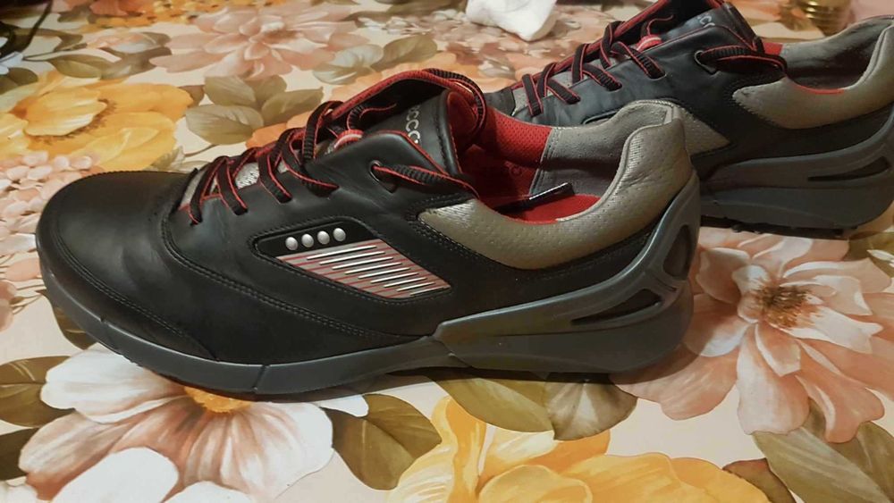 Продавам специализирани обувки за голф ECCO HYDROMAX