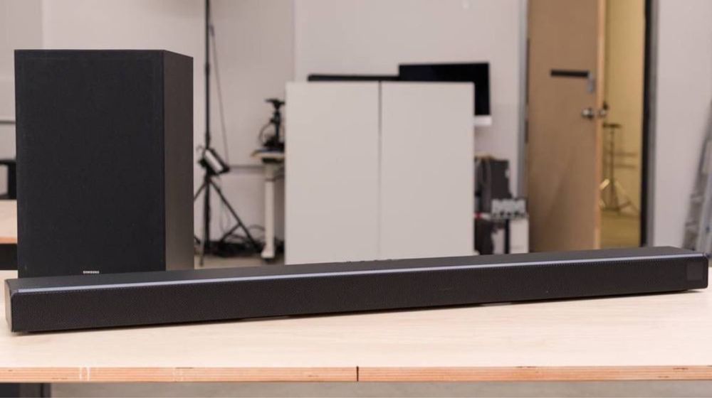 Samsung саундбар  HW-Q600C. Для телевизоры.
