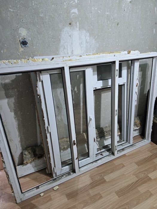 Плас терезе Сатылады 20000 .стеклолары алынып тұр