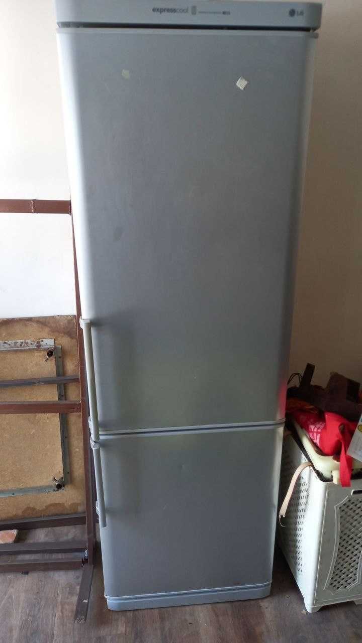 LG Холодильник продается