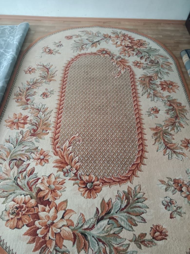 Продам ковер в отличном состояние