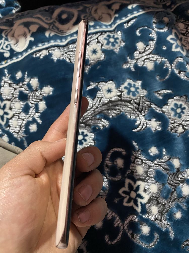 Samsung S 10 5G ideal holatda turibdi oladiganla tel qilsin