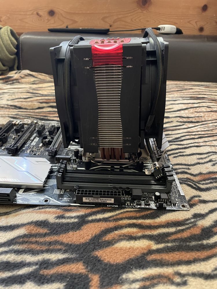 Процесорен охладител Thermaltake Frio Advanced