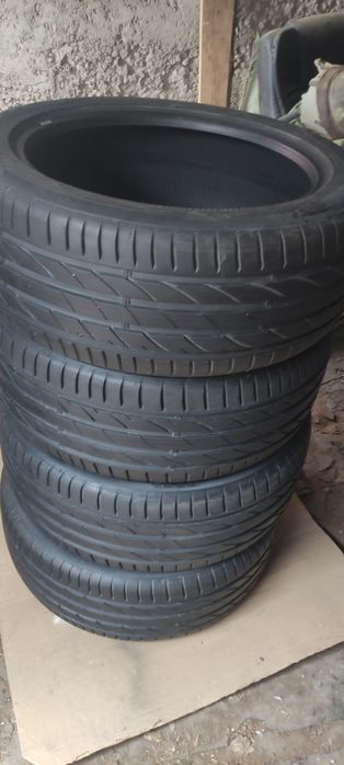 Продам шины Maxxis