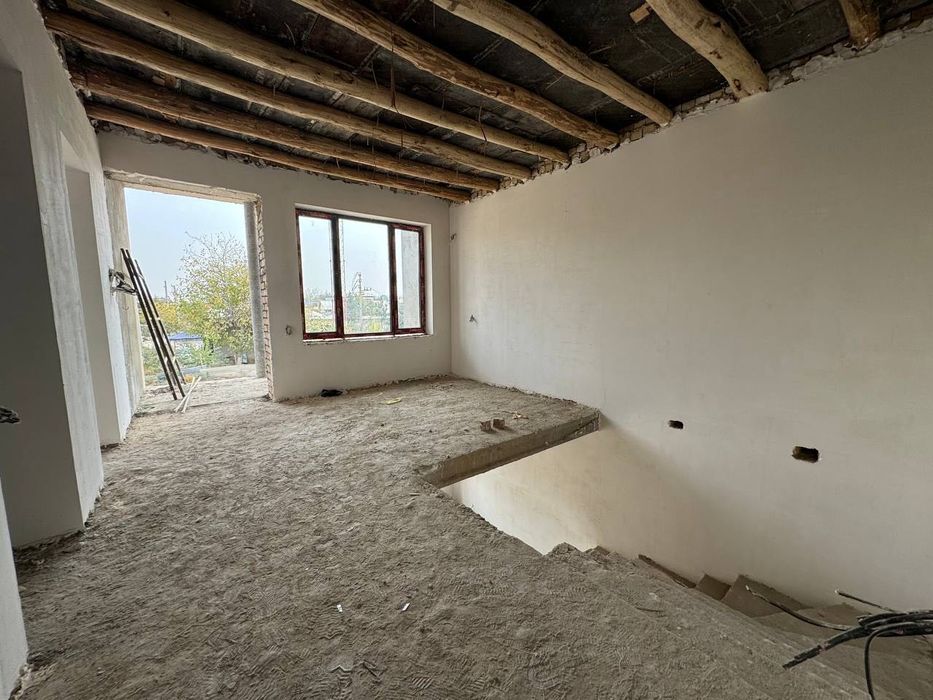 Продается коттедж на Амира Темура. 2.2 сотки