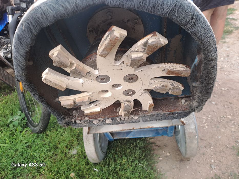Vând slefuitor beton blastrac