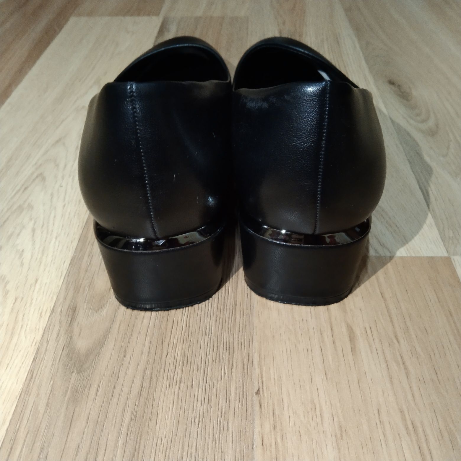 Классические черные женские туфли на низком каблуке 4 см