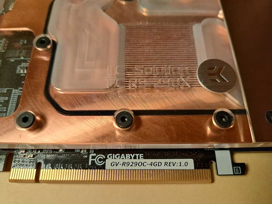 Gigabyte R9 290 4GB WindForce 3X OC, echipata cu un EK-FC R9-290X WB