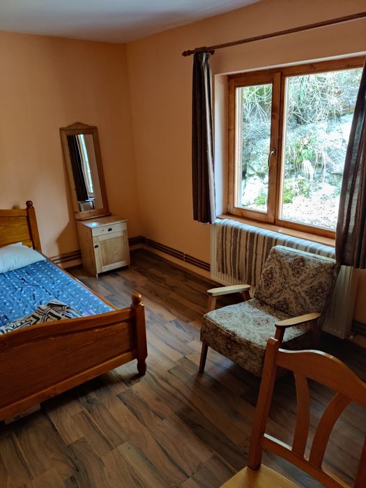 Vând sau schimb cabana  in Lunca Bradului, valea Sălard