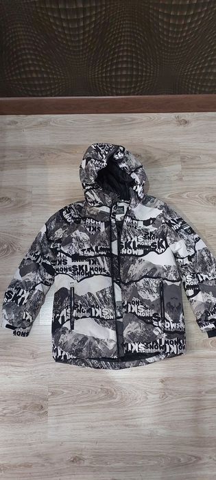 Продам детскую  куртку зимнюю .