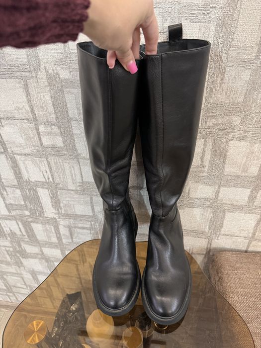 Сапоги демисезон . Кожа. Рр 37-38. Новые