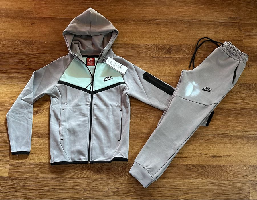 Детски,памучен екип Nike в сиво с мента
