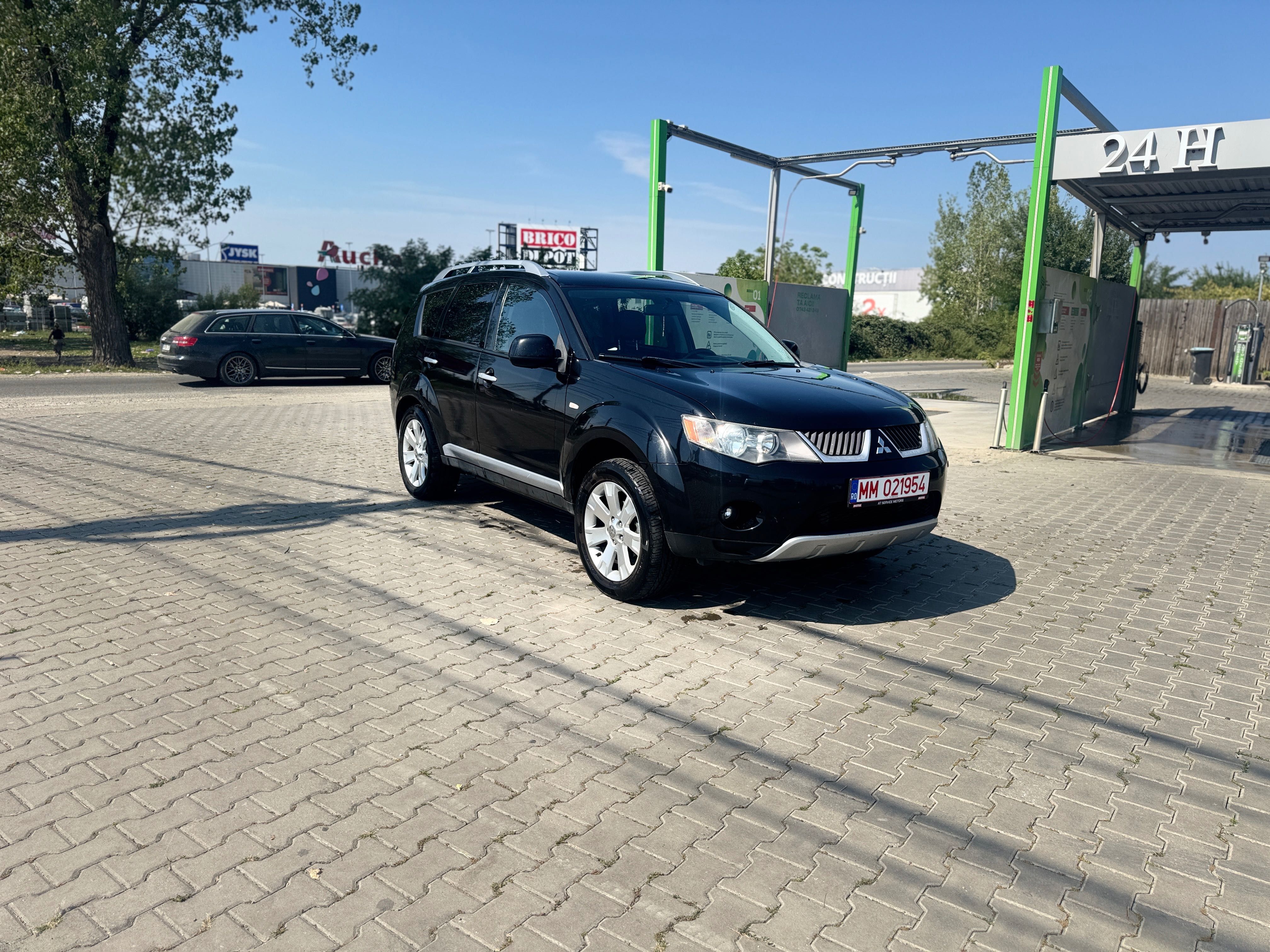 Vând Mitsubishi Outlander