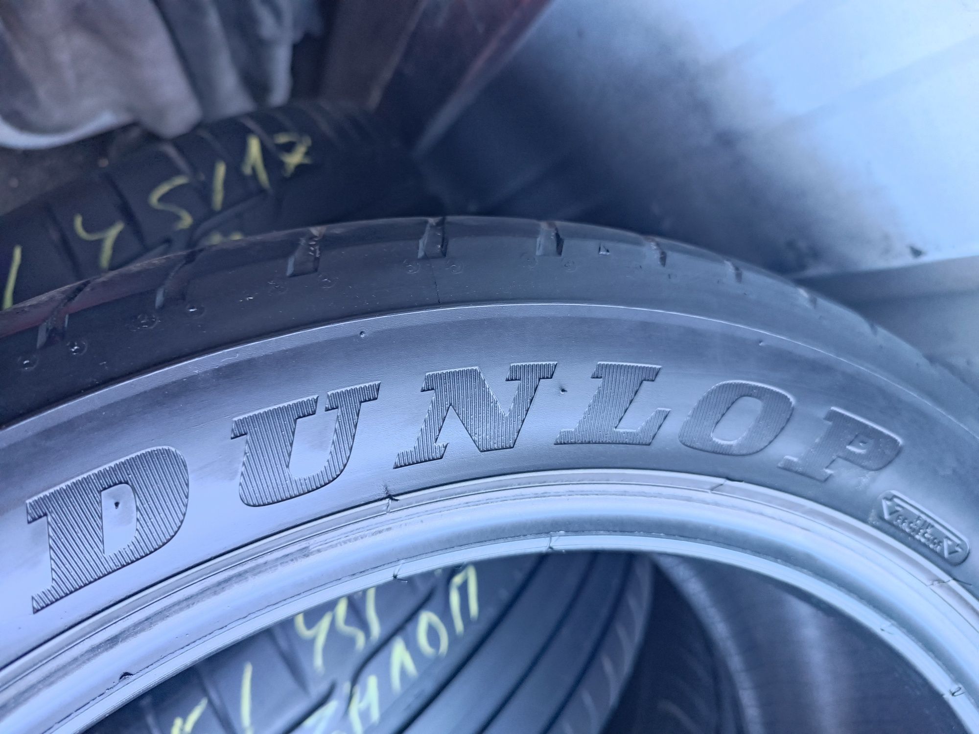 225/45/17 Dunlop