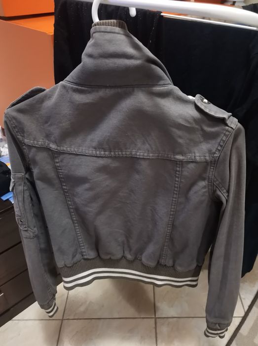 Уникално дамско късо якенце, подходящо за есенния сезон.